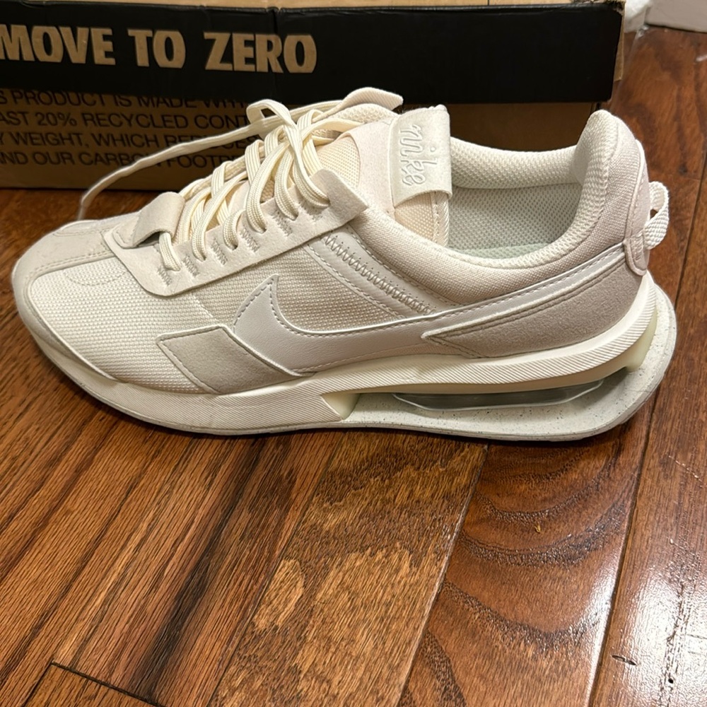 NEW Nike air max pre-day sneakers